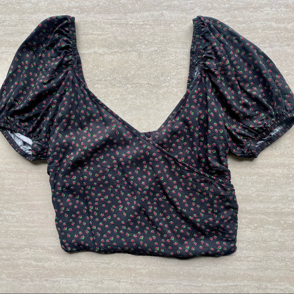 CLOSET CLOSING Urban Outfitters Ditsy Floral Puff Sleeve Crop